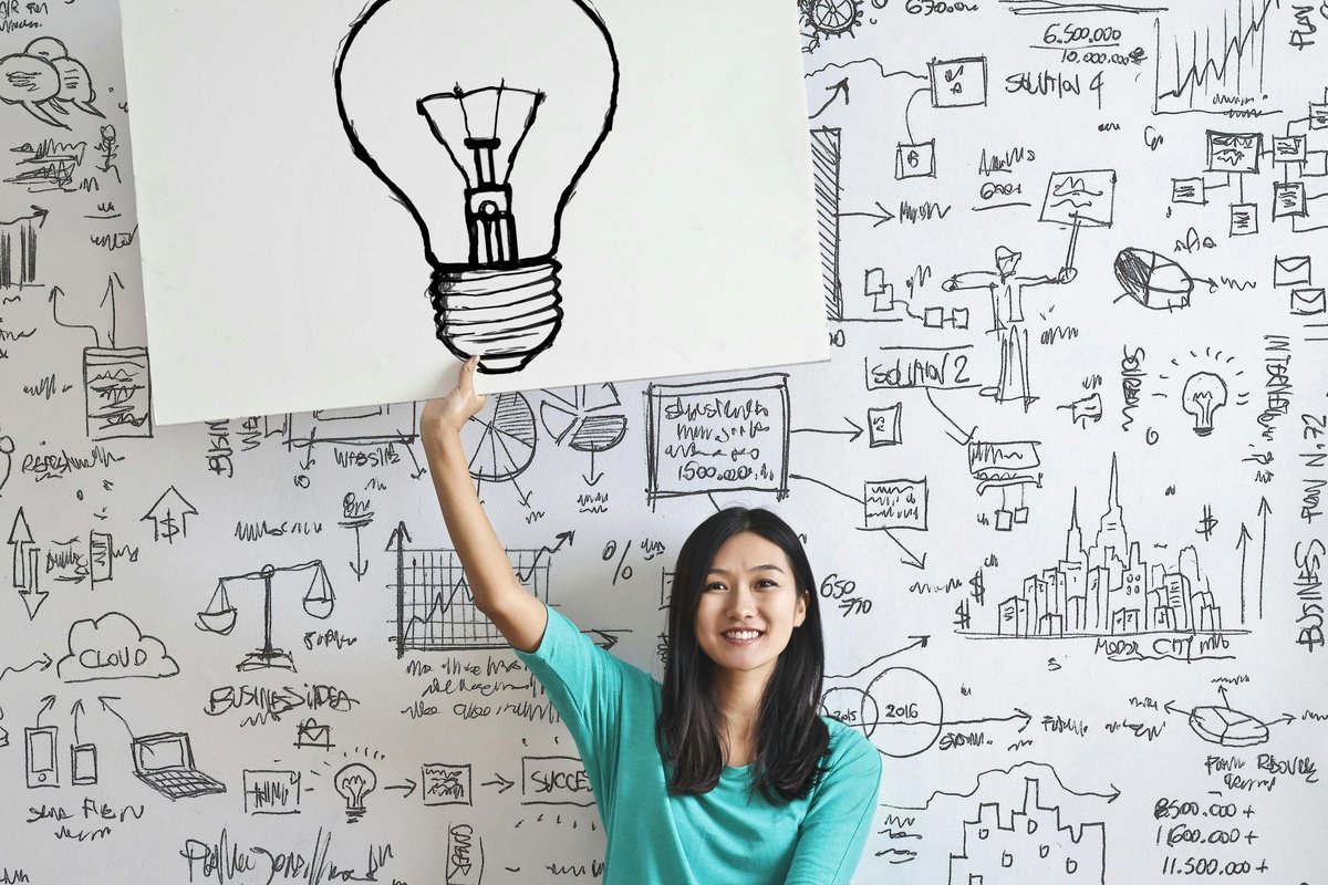 Student holds up poster with light bulb