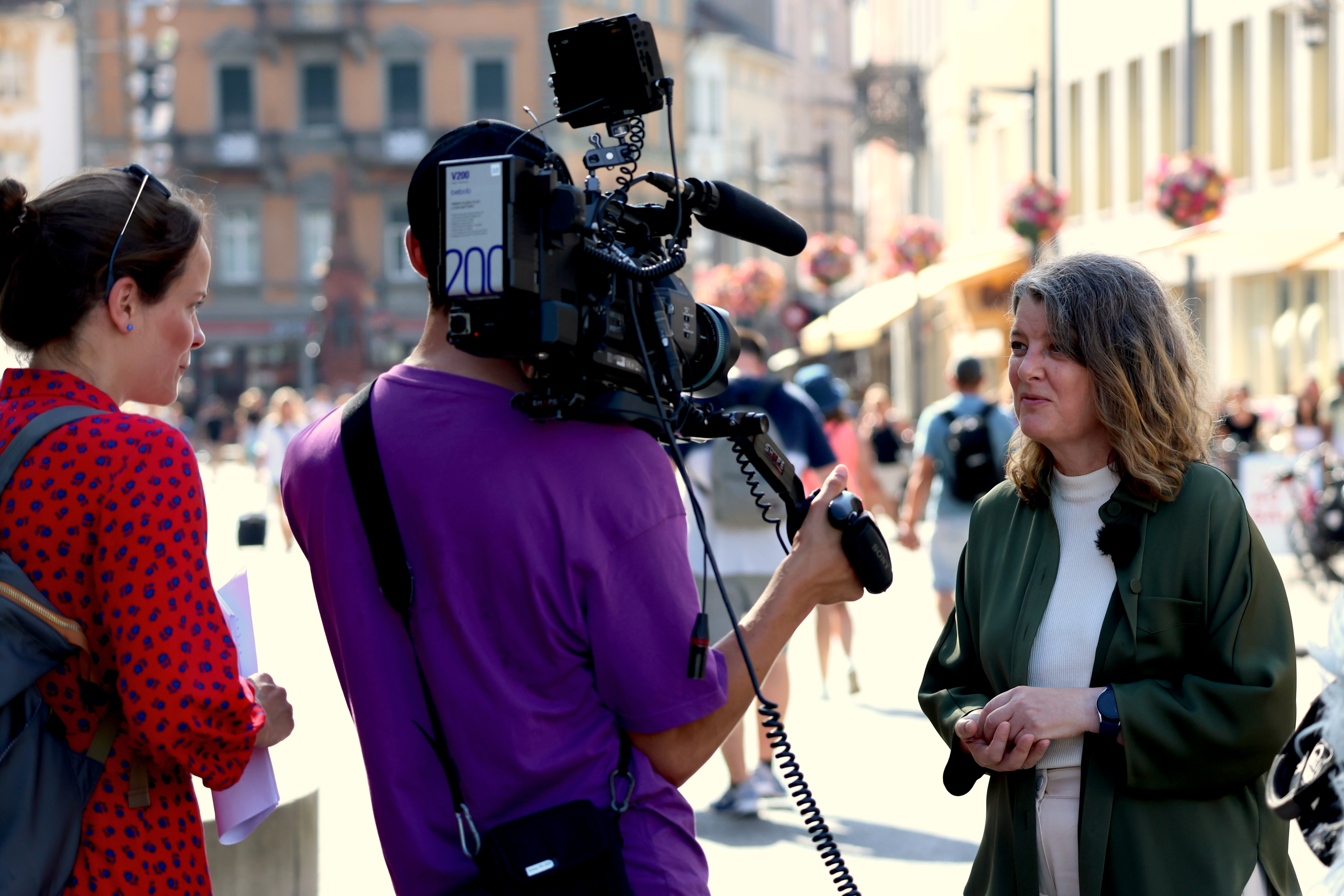 Filming for the programme ‘Doc Fischer’, Britta Renner in an interview with the SWR team ©AG Renner BIOJS