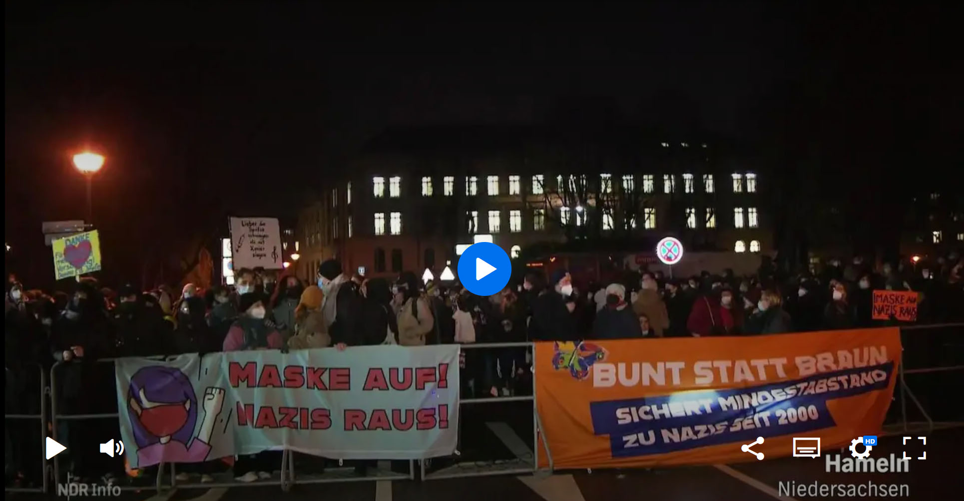 [Translate to Englisch:] Corona-Demonstranten in Halle